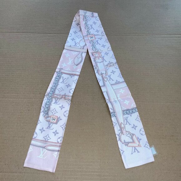 Louis Vuitton Scarf - Picture 5 of 5